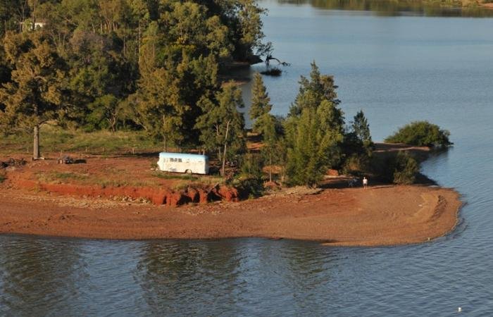 La erosi&oacute;n en las costas del lago