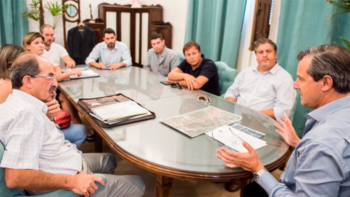 El vicegobernador tampoco est&aacute; de acuerdo con la traza elegida, pero s&iacute; quiere el puente.