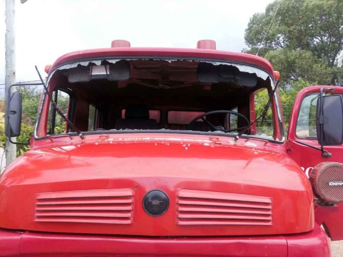 Violencia m&aacute;s violencia: Tambi&eacute;n apedrearon a los bomberos
