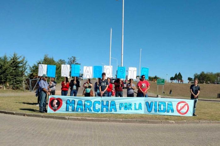 Un grupo de vecinos al comienzo de la movilizaci&oacute;n