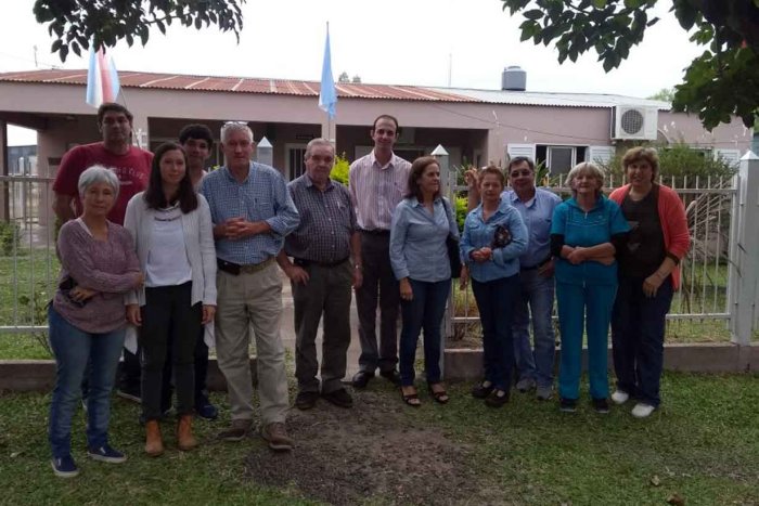 Los concejales de Concordia y vecinos que se quedaron afuera porque la sesi&oacute;n fue a puertas cerradas