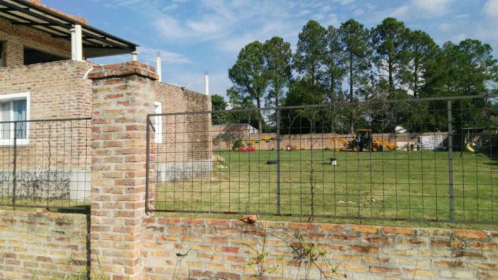 Otra vista del terreno, con la casa construida, de Galarza (foto: El Entre R&iacute;os).