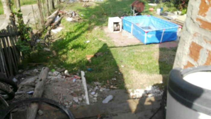 As&iacute; se ve el terreno desde la casa edificada por una familia que le compr&oacute; el lote a la Municipalidad (foto: El Entre R&iacute;os).