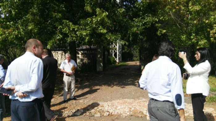 Sebasti&aacute;n Telayna recibi&oacute; a las autoridades de Justicia, en el acceso a su propiedad (foto: El Entre R&iacute;os).