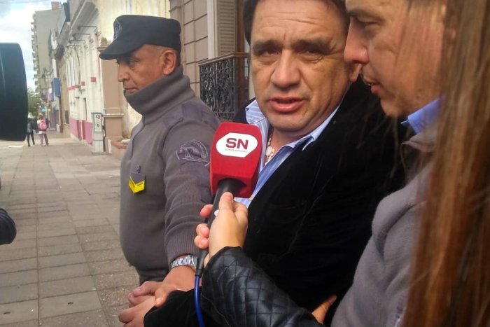 El concejal Hern&aacute;ndez a la salida de tribunales (Cr&eacute;dito: An&aacute;lisis Digital)