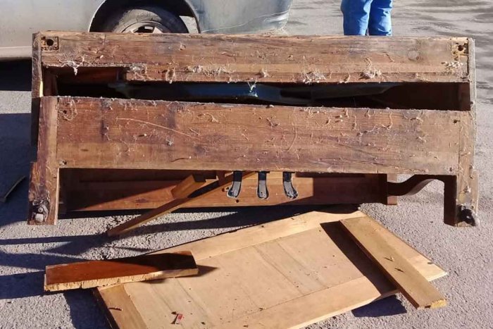As&iacute; qued&oacute; el antiguo piano, tras la ca&iacute;da en la esquina de Alem y Noailles