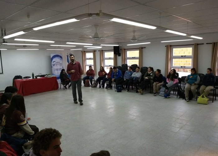 El sal&oacute;n de usos m&uacute;ltiples de la Escuela de Comercio N&ordm;2 recibi&oacute; a estudiantes del nivel secundario.
