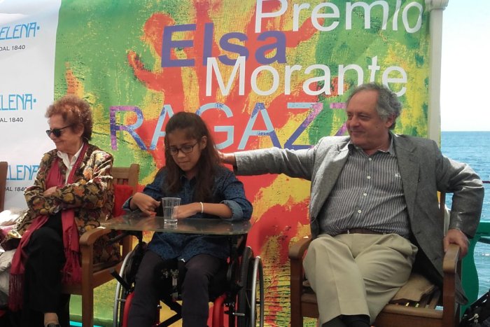 Ver&oacute;nica, junto al periodista y escritor italiano Alver Metalli