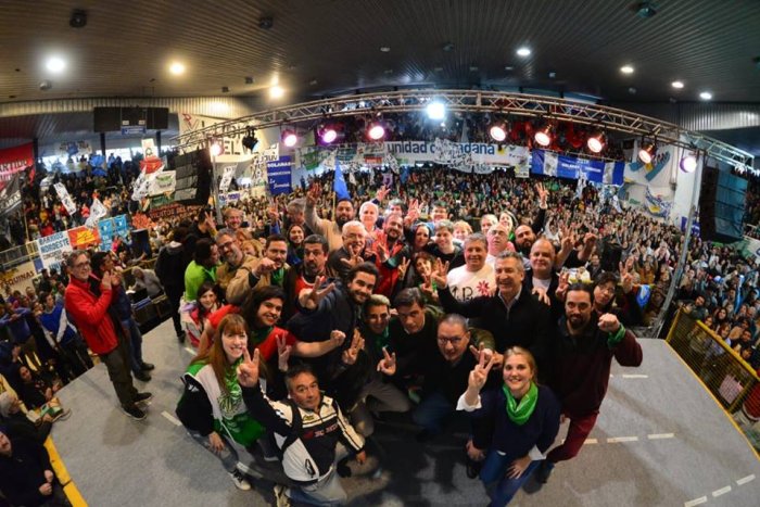 Esta es una de las fotos que el diputado provincial mostr&oacute; del acto de Uni&oacute;n Ciudadana en Club Echag&uuml;e de Paran&aacute;.