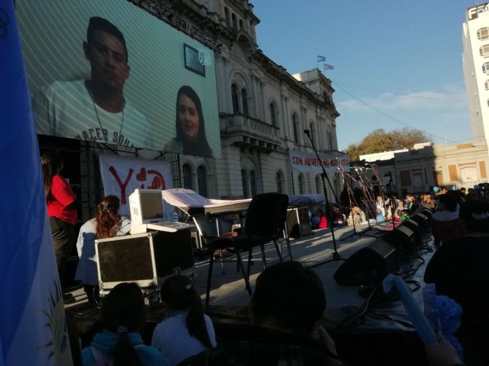 El ec&oacute;grafo que se instal&oacute; en plaza Mansilla, a metros de casa de Gobierno (foto: @RicLeguizamon).