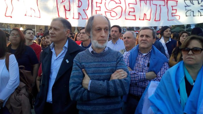 Sabella (der) y Penco (brazos cruzados), Oscar Gerard, decano UNER Alimentos (Camisa a cuadros) Jorge Gerard, exrector UNER (detr&aacute;s)