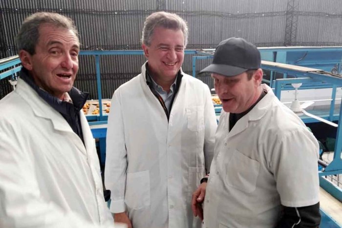 Bovino (izquierda) con el ministro Luis Miguel Etchevehere
