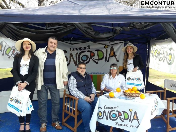Francolini, en el stand de Concordia durante el concurso de saltos h&iacute;picos "Tres Fronteras".