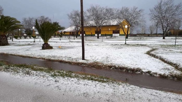 La granizada ocurri&oacute; en un corto pero intenso per&iacute;odo de tiempo (foto: Facebook).