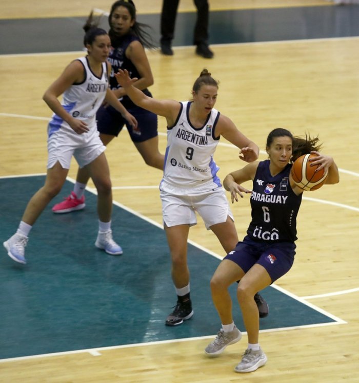 Fiorotto, en plena acci&oacute;n defensiva en uno de los juegos del Sudamericano de Tunja, Colombia.