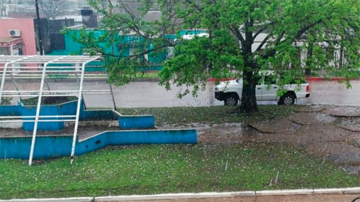 E&ntilde; granizo ti&ntilde;&oacute; de blanco las calles Cr&eacute;dito: La pir&aacute;mide