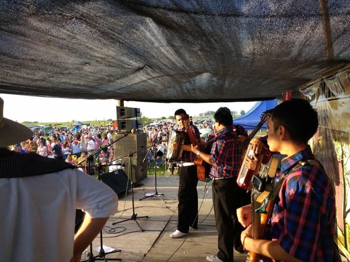 El escenario de la fiesta de este domingo, en pleno Colonia Yeru&aacute;, en Concordia.