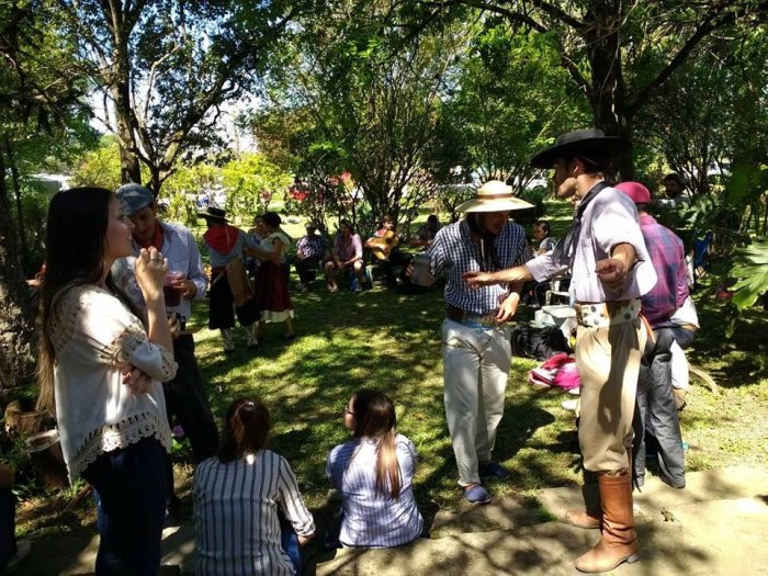 Decenas de familias concurrieron a los festejos, con un d&iacute;a a pleno sol.