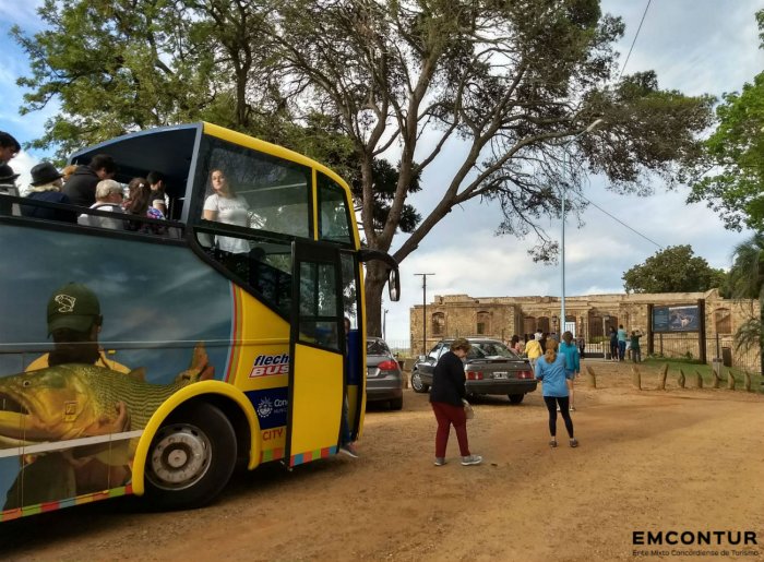 San Carlos y su castillo, un paso clave del recorrido a bordo del bus tur&iacute;stico.