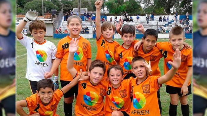 La ni&ntilde;a forma parte de un equipo y disputa los partidos de la Liga Paranaense