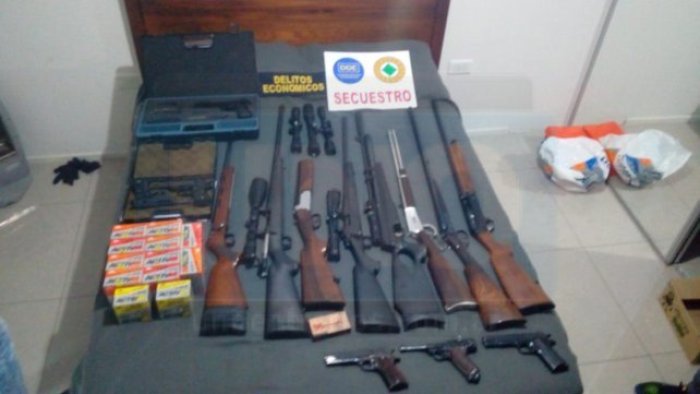 Las armas secuestradas en la casa del hijo del ya fallecido Sergio Montiel.