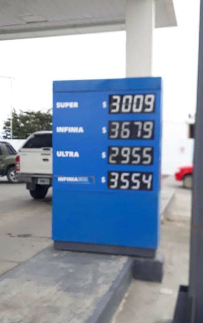 Viernes 2 de noviembre de 2018: esos son los precios en una estaci&oacute;n de Ushuaia.