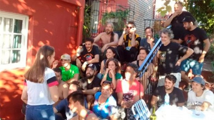 Los m&uacute;sicos, con las familias entrerrianas (Cr&eacute;dito: Villa del Rosario Net)