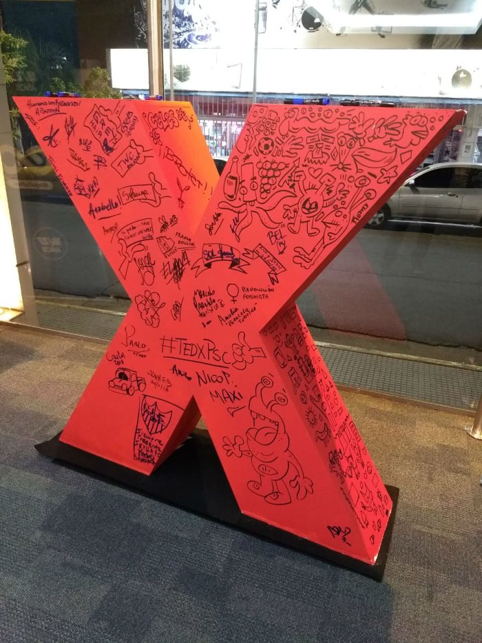 El p&uacute;blico dej&oacute; su marca en el logo del evento