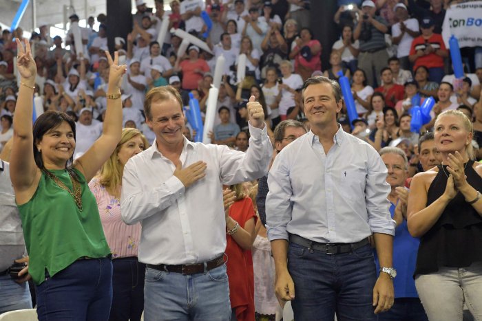 Gobernador y vice, juntos en el acto de cierre de a&ntilde;o para ellos.