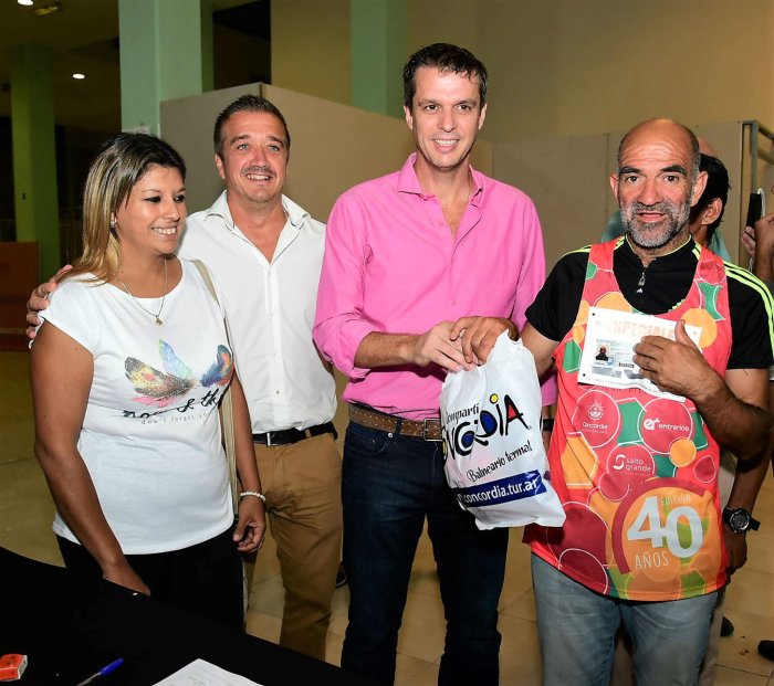 El intendente de Concordia acompa&ntilde;&oacute; a Ram&oacute;n en su inscripci&oacute;n a la tradicional marat&oacute;n.