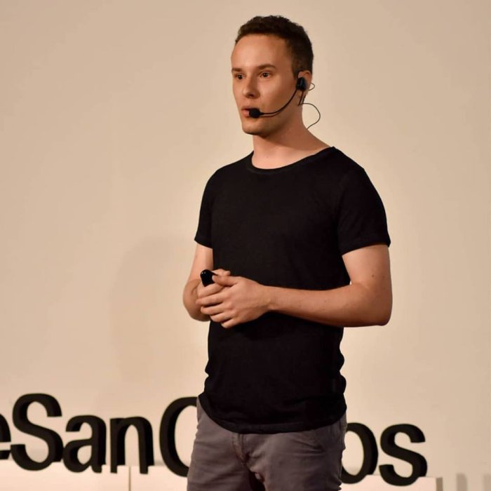 En TEDx Parque San Carlos fue uno de los 10 oradores presentes.