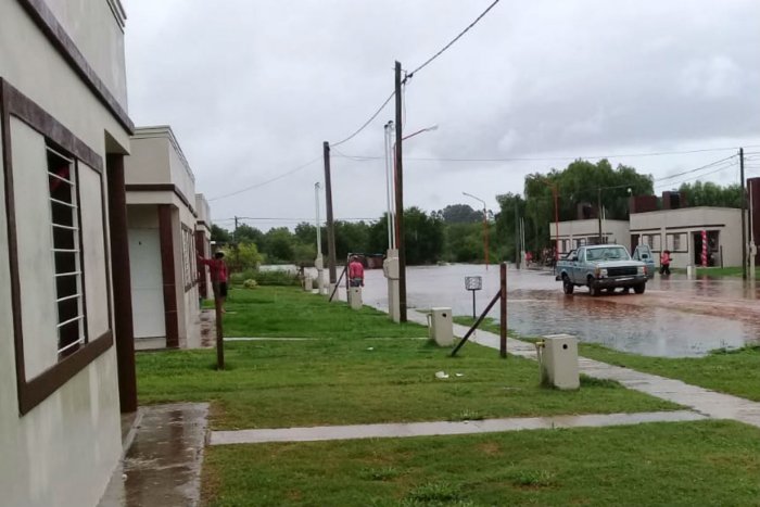 Una veintena de las 100 casas se encuentra rodeada de agua.