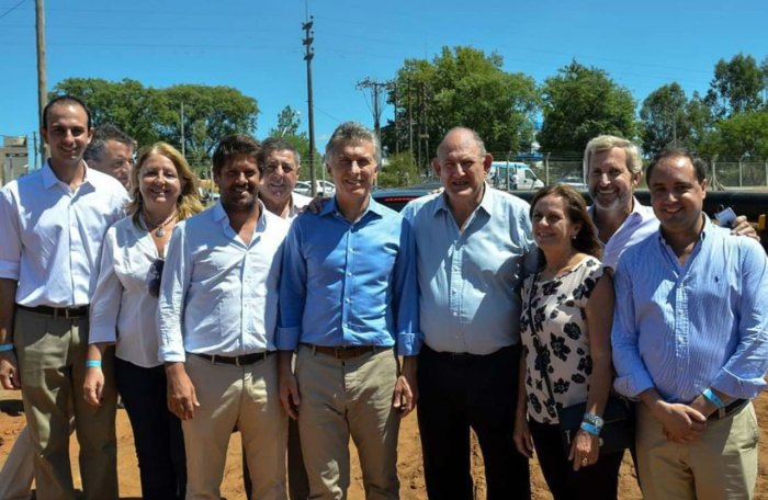 Integrantes del PRO Concordia junto al presidente Macri y el ministro Frigerio.