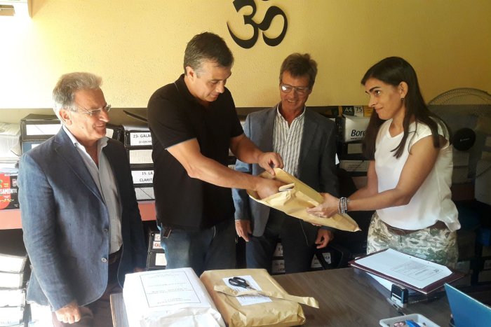 El ministro Benedetto, presente en la apertura de sobres para obras por m&aacute;s de 5 millones de pesos.