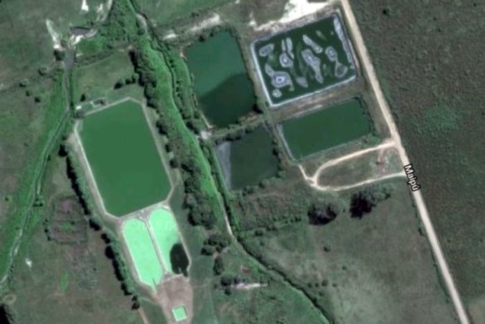 A la izquierda, las de PGE. A la derecha, las municipales (imagen a&eacute;rea de Google Earth).