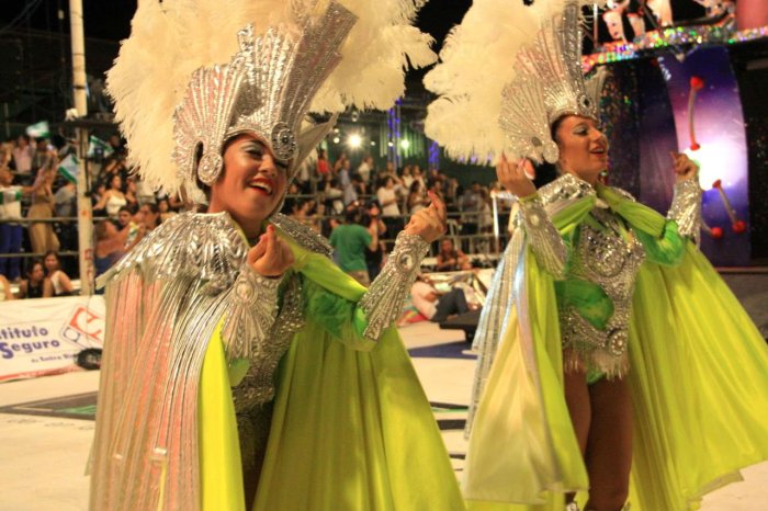 El estribillo de la canci&oacute;n de Emperatriz, en lengua de se&ntilde;as (foto: T&aacute;ctica, imagen y dise&ntilde;o publicitario).
