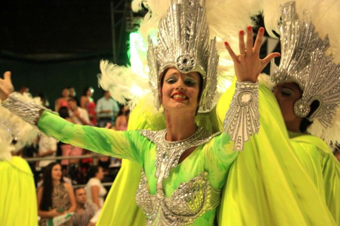 Feliz, as&iacute; luce Andreina en plena noche de la "batalla de las pasiones" (foto: T&aacute;ctica, imagen y dise&ntilde;o publicitario).
