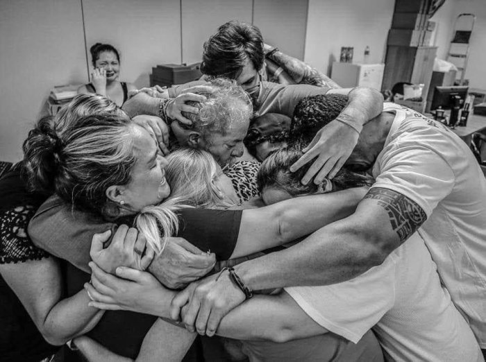 La foto del ex presidente de Brasil, con su familia al salir para el velatorio de su nieto.