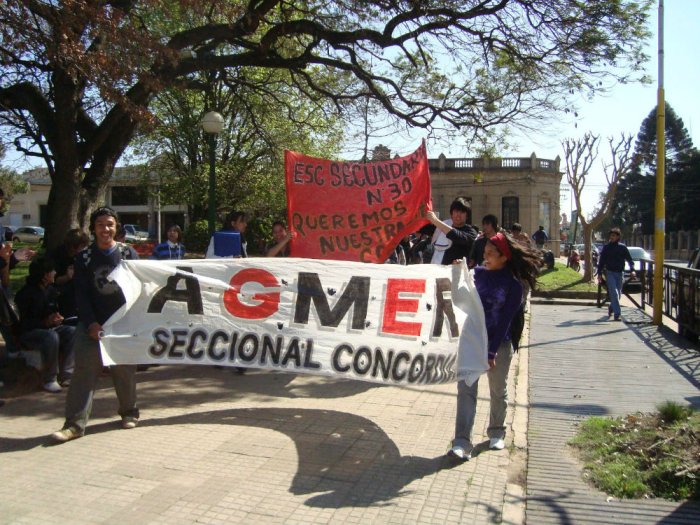 Por plaza "Urquiza", en Concordia y durante 2010, pas&oacute; una de las movilizaciones departamentales de AGMER.