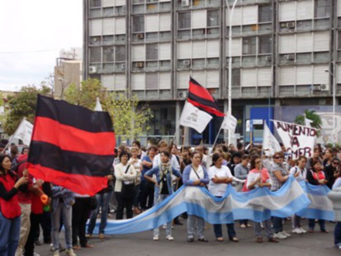 2 de marzo de 2012: marcha provincial docente en Paran&aacute;.