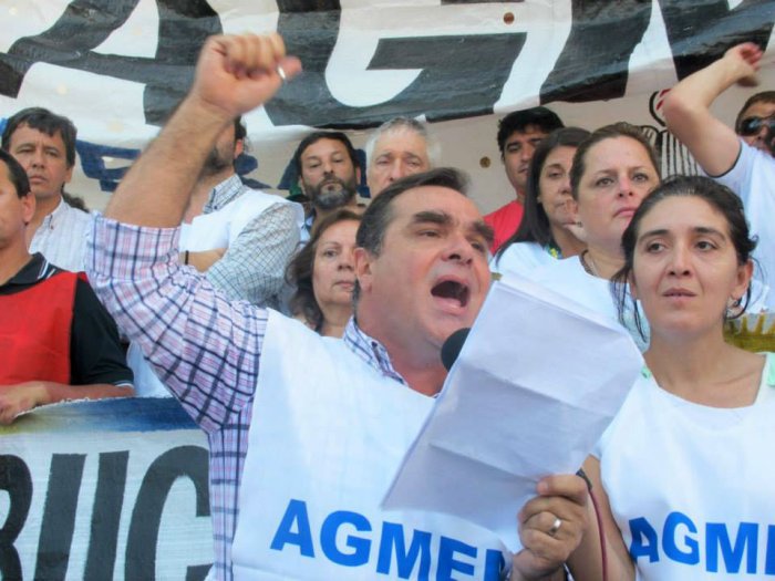 El 5 de marzo de 2014, Fabi&aacute;n Pec&iacute;n, que entonces era el secretario general de AGMER, encabez&oacute; la protesta.