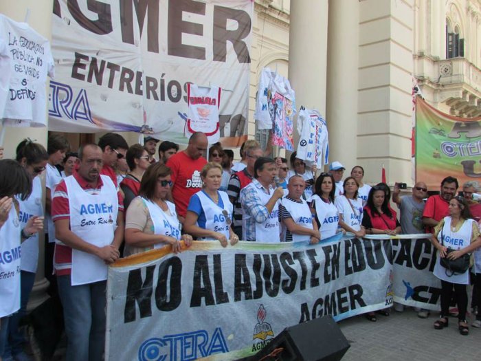 14 de marzo: Marcelo Pagani ya est&aacute; al frente de AGMER y encabez&oacute; la marcha provincial.