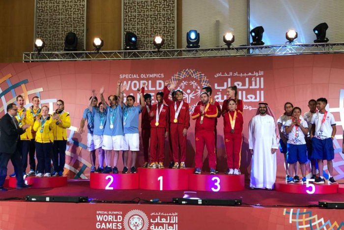 El equipo argentino, en el segundo lugar del podio