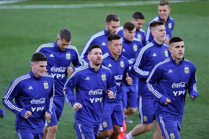 La selecci&oacute;n con la vuelta de Messi entrena en Madrid, de cara al amistoso del viernes contra Venezuela.