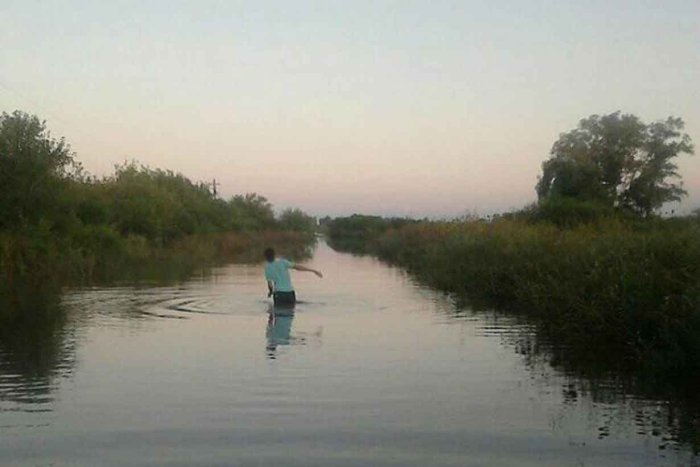 Parece un r&iacute;o pero es un camino