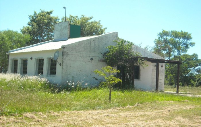 As&iacute; luce la fachada de la ex escuela "Franklin", rebautizada en 1999 con el nombre del que estuvo en Malvinas.