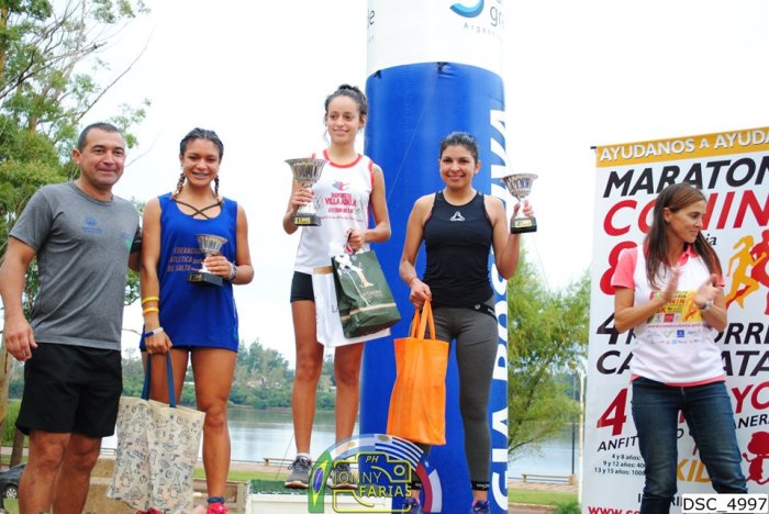 Ximena Simeone se subi&oacute; a lo m&aacute;s alto del podio (foto: Jonny Farias Imagenes).