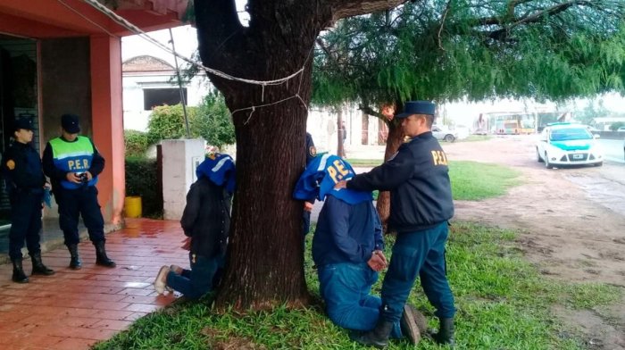 El hombre conocido como "El Gitano" fue detenido junto a su hija y otro hombre (foto: Clar&iacute;n).