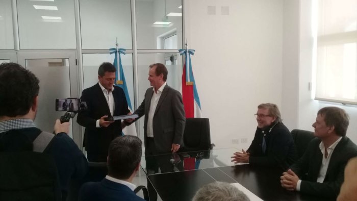 La foto de la foto: as&iacute; es el detr&aacute;s de c&aacute;mara del encuentro entre uno y otro.