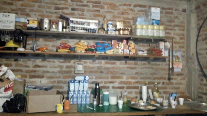 Los alimentos se consiguen de donaciones que pueden hacerse contactando a Nadia Merele, en Facebook.